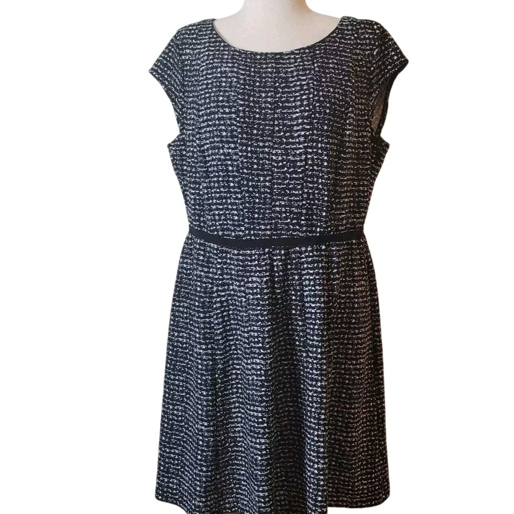 ELLE Women's sz XXL/2X Black & White Textured Fit & Flare Dress Cap Sleeve Knit‎